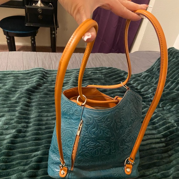 Italian Convertible Purse/Backpack - Picture 3 of 7